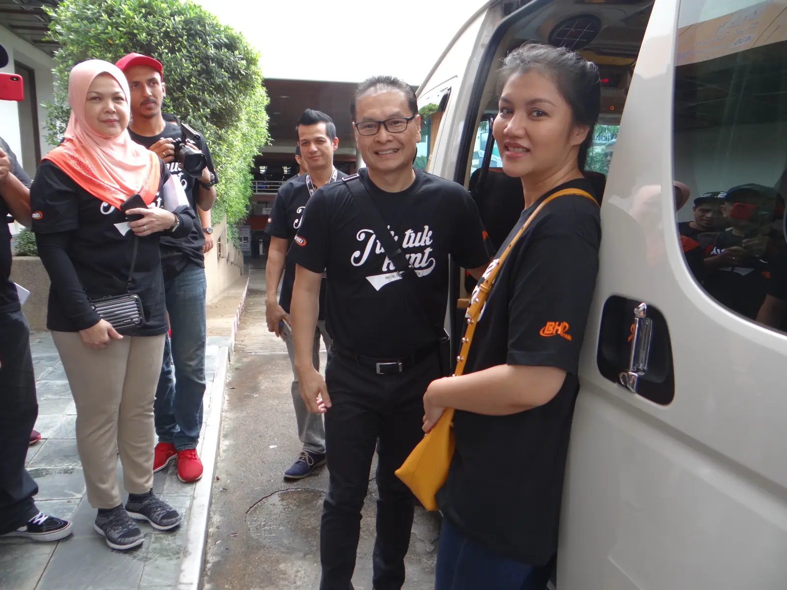 BHPetrol Tuk Tuk Hunt participants in Thailand
